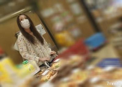 fc2-ppv 2477398 第二次拜訪【個人】逛街後在家拜訪了公司房妻的美麗魔女。在丈夫回家之前，她用另一個人的棍子插入陰道後部，將別人的汁液吸進子宮，使她懷孕。 FC2-PPV-2477398