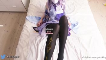 柚子猫Yuzukitty是谁?柚子猫Yuzukitty cos原神刻晴资源在哪里在线观看?这一部onlyfans资源中,柚子猫Yuzukitty将cos刻晴大人