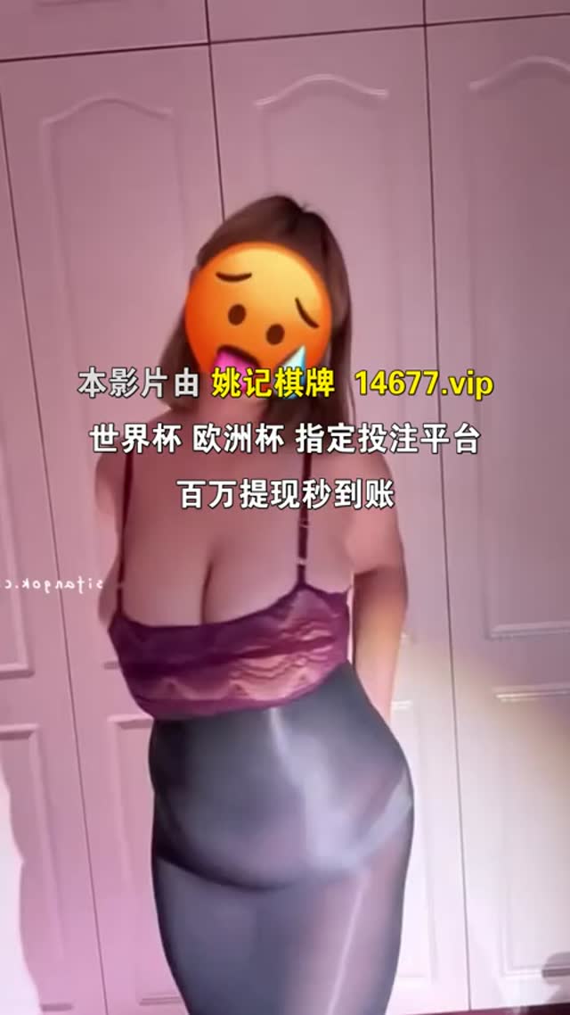 B站巨乳博主H杯的小学妹 情趣私拍合集诱惑炸裂 各种制服丝袜搔首弄姿 顶级大奶子晃到眼花 H杯夸张到逆天