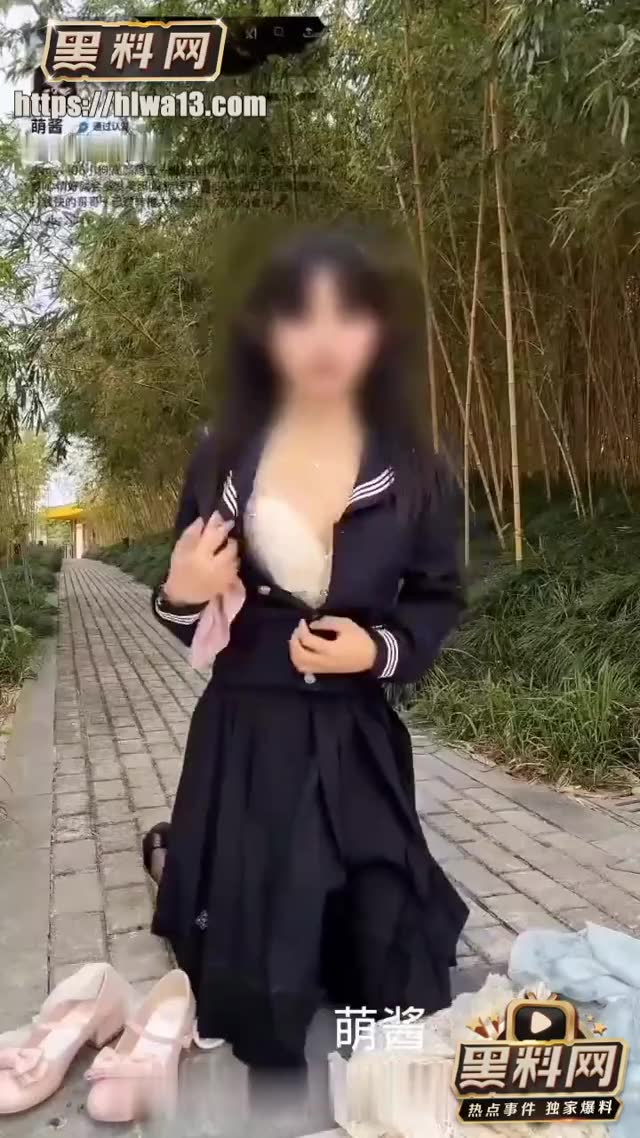 推特超可爱小萝莉 萌酱 和金主约炮视频合集流出 软萌甜美小母狗户外露出 超级反差！