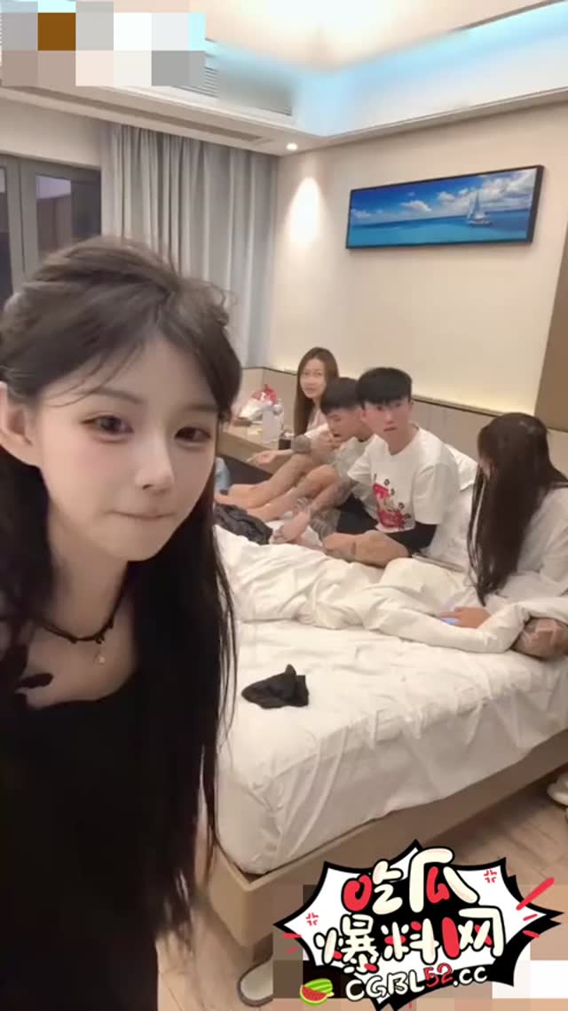 抖音网红小诗颖清纯主播爆出1V3精神小伙酒店群P 跳擦边舞被操视频流出