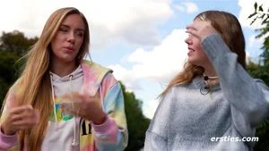 Ersties - 火辣乌克兰金发美女与美国女孩激情女同性恋性爱