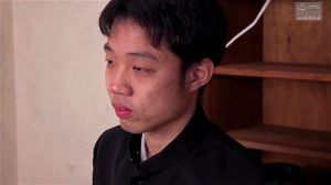 火辣日本继母与继子之间的激情时刻