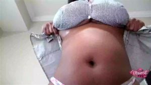 Tessa Fowler、Lana Kendrick、Maserati、Monica Mendez、September Carrino 从衬衫中爆出