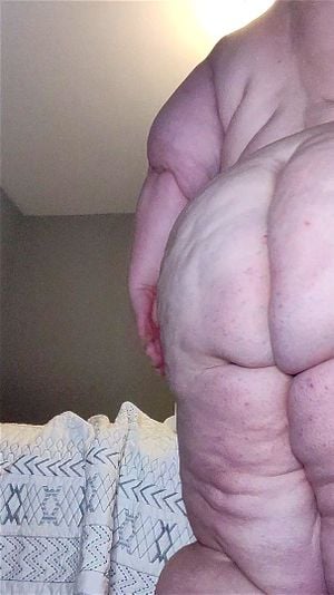 丰满大码美女的肚子、私处与臀部