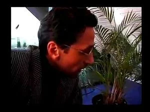 Alexandra Ross 在心理医生办公室进行家庭角色扮演。