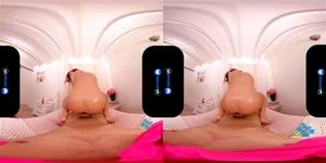 BaDoinkVR Adriana Chechik 与 U 一起将独奏场景升级为 B/G 场景