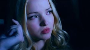 Sabrina Carpenter - Glowing in the Dark PMV，由 IEDIT 与 Lika Star 和 Sybil 合作。