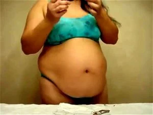 丰满美女冰淇淋肚皮游戏