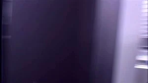 性感女性展示迷人姿态，带来极致视觉享受。探索成人娱乐内容，满足您的独特品味。