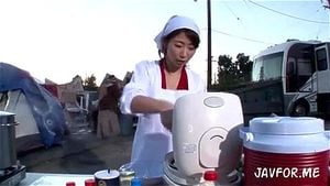 Ayumi Shinoda 与三位黑人男性演员的激情场景