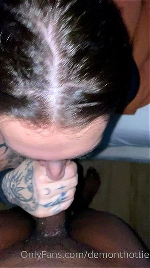 恶魔风骚女为巨根黑棒口交并颜射