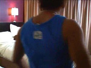 Yua Aida 在沙滩上的激情性爱。享受阳光、海浪与成人间的亲密时刻。
