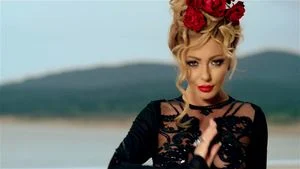 Alexa - Sprya da Dishash PMV 由 IEDIT 与 Marilyn Crystal 合作