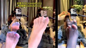 赵一一与颜颜性感丝袜美足三屏联动，极致足控诱惑与JOI体验