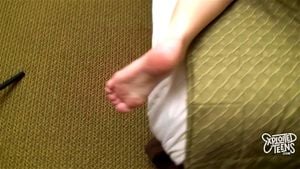18岁红发女郎吸吮并性交大阴茎