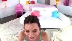 Lana Rhoades 的舔肛体验，带来极致快感与亲密时刻。