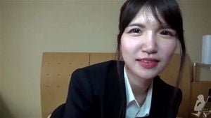 苗条的纱百合酱穿着女学生装，享受真实内射体验