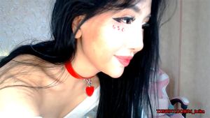 娇小韩国美女性感膝上舞