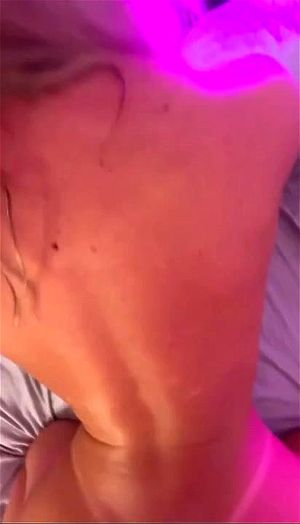 可爱成人晒痕娇小玲珑第一人称视角后入式