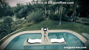 我刚刚找到了完美的地点！色情明星 Jillian Janson 和 Seth Gamble 为 ElegantRAW 拍摄