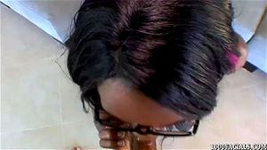 黑人美女波斯口交与颜射