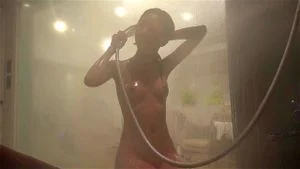 Haruka，一位苗条的可爱女孩在海滩上 -<<<827011>>>