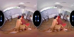 丰满的熟女蜜糖恶魔无法抗拒粗壮的大鸡巴