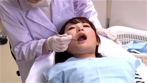 牙医诊室中的激情吞咽