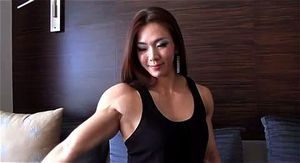 健美巨乳女巨人