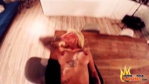 PublicSexDate- HARLEEN VAN HYNTEN 在第一次约会时就跪下了