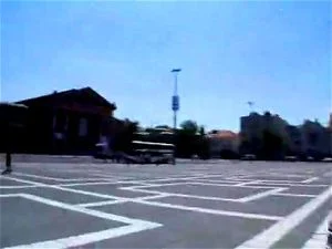 黑发 在 公共场合 闪烁
