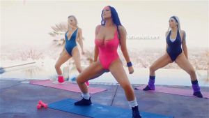 丰满熟女瑜伽课变成狂野性爱