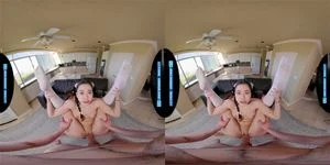 灵活的女大学生让你倒立口交和其他狂野姿势