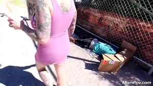 巨乳纹身熟女幕后花絮2