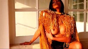 Poonam Pandey 情人节黄金
