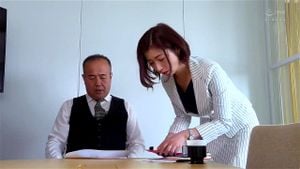 令人惊叹的日本办公室熟女