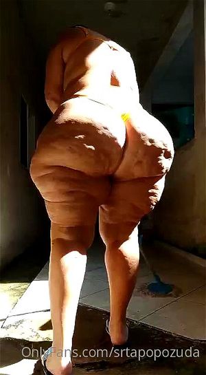 丰满熟女大屁股，来自巴西的巨型GILF美臀