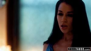 Pure Taboo 准新娘无法抗拒诱惑，被亚历克斯·科尔说服屈服于她的女同性恋欲望