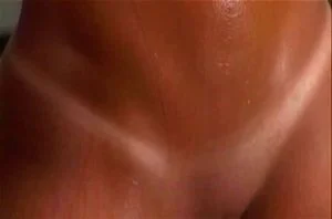 朱莉安娜·萨利梅尼：一位魅力四射的巴西模特和演员，以其迷人的外貌和充满活力的个性而闻名。她的作品展现了成熟女性的自信与性感，吸引了全球众多粉丝的关注。探索她的精彩内容，体验激情与诱惑的完美结合。