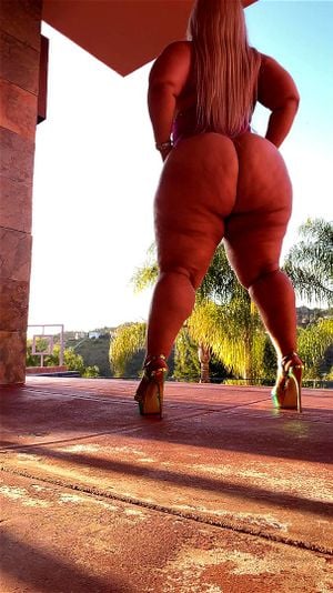 丰满大臀美女