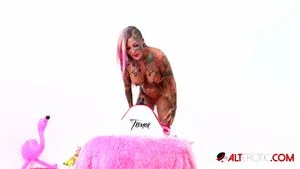 TATOO 通过彩色头发来传播阴部