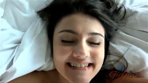 Adria Rae 用她美丽的脚帮你打飞机