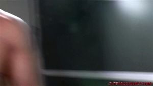 拖车公园妈妈和她天真继女与巨根黑人壮汉