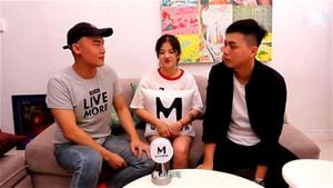 真实了解国产成人影片拍摄背后的故事 - 突袭拍摄现场模特女优访谈之家庭情感之爱访谈