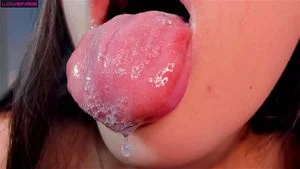 湿滑亚洲舌头特写+口水+柔软双乳