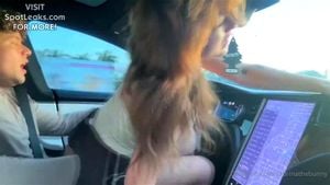Onlyfans 车内公开口交 女上位 射精 颜射