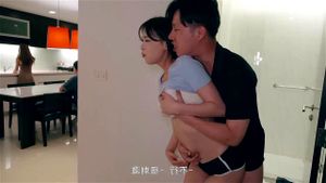《zMD-0298》是一部充满激情与欲望的成人影片，展现了成年人之间自愿且热烈的亲密互动。影片以细腻的镜头捕捉了角色们在私密空间中的情感交流，融合了浪漫与挑逗的元素，适合寻求感官刺激的观众。演员们以专业的表演呈现了多种成人场景，确保内容符合法律和道德标准，传递出成熟而迷人的氛围。无论您是喜欢情感深度还是纯粹享受，这部作品都能满足您的期待，带来难忘的观影体验。