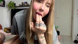 火辣的金发拉丁美女在我的鸡巴上弹跳