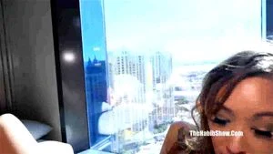 性感的亚裔女星Christy Love激情吞下黑人巨棒
